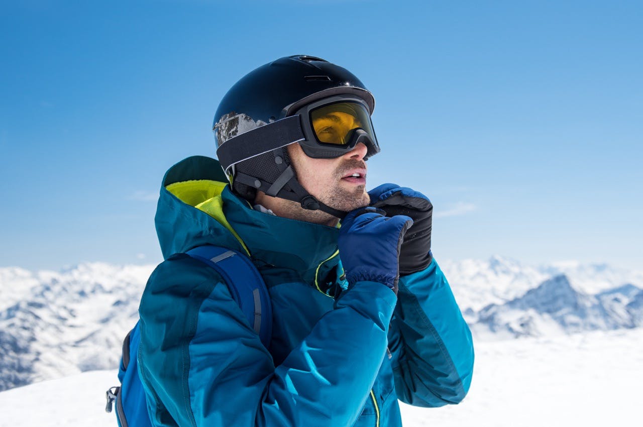 Copitos de nieve - Cuándo utilizar el casco al esquiar y por qué es tan importante
